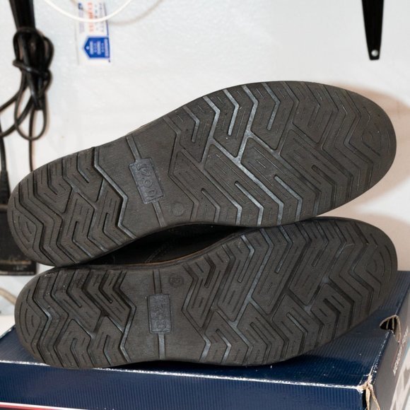 Izod BLACK Men's‎ Lucas Pull-On Chukka Leather Boot - Picture 6 of 8